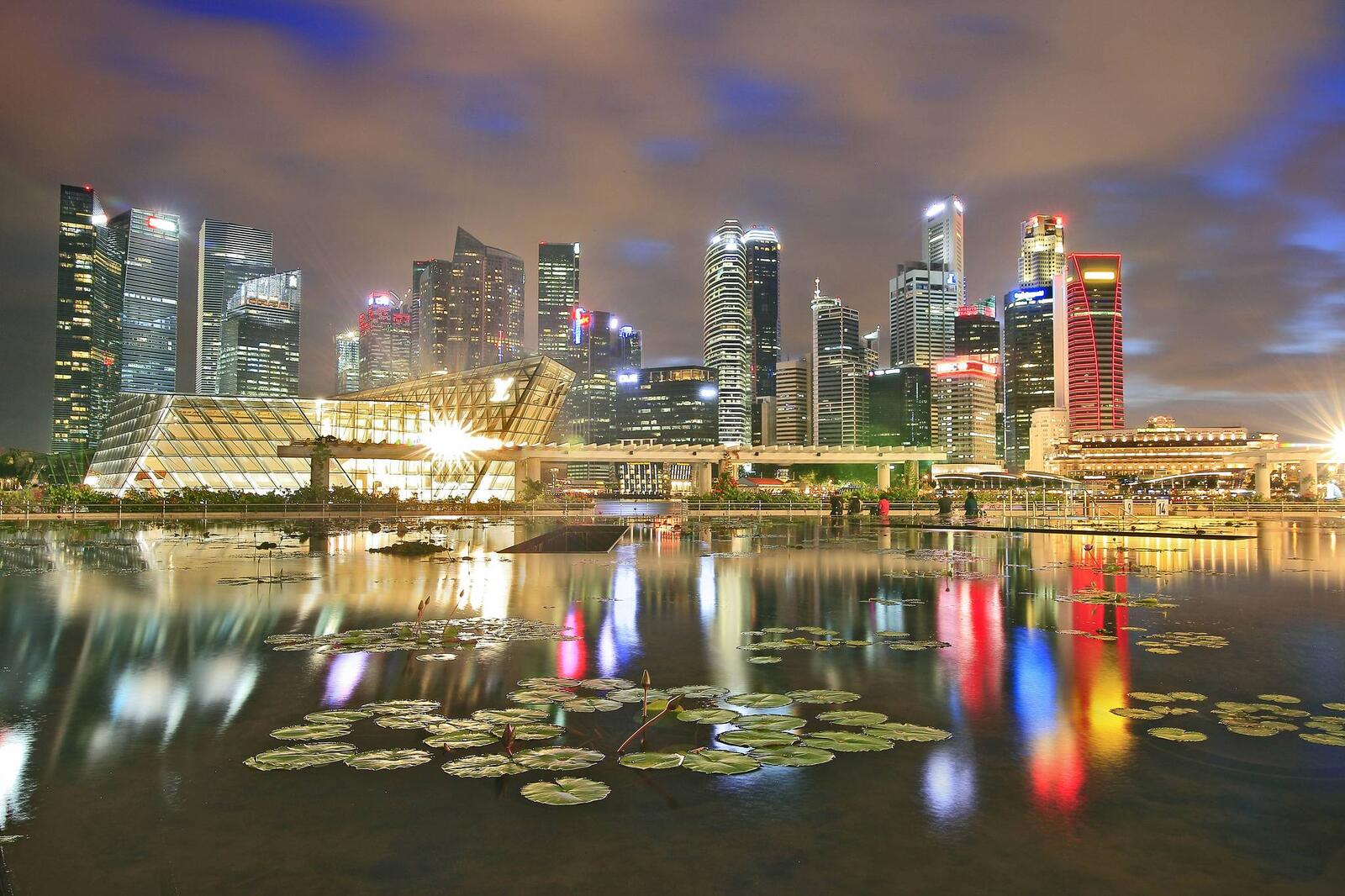 Обои город отражение Сингапур на рабочий стол