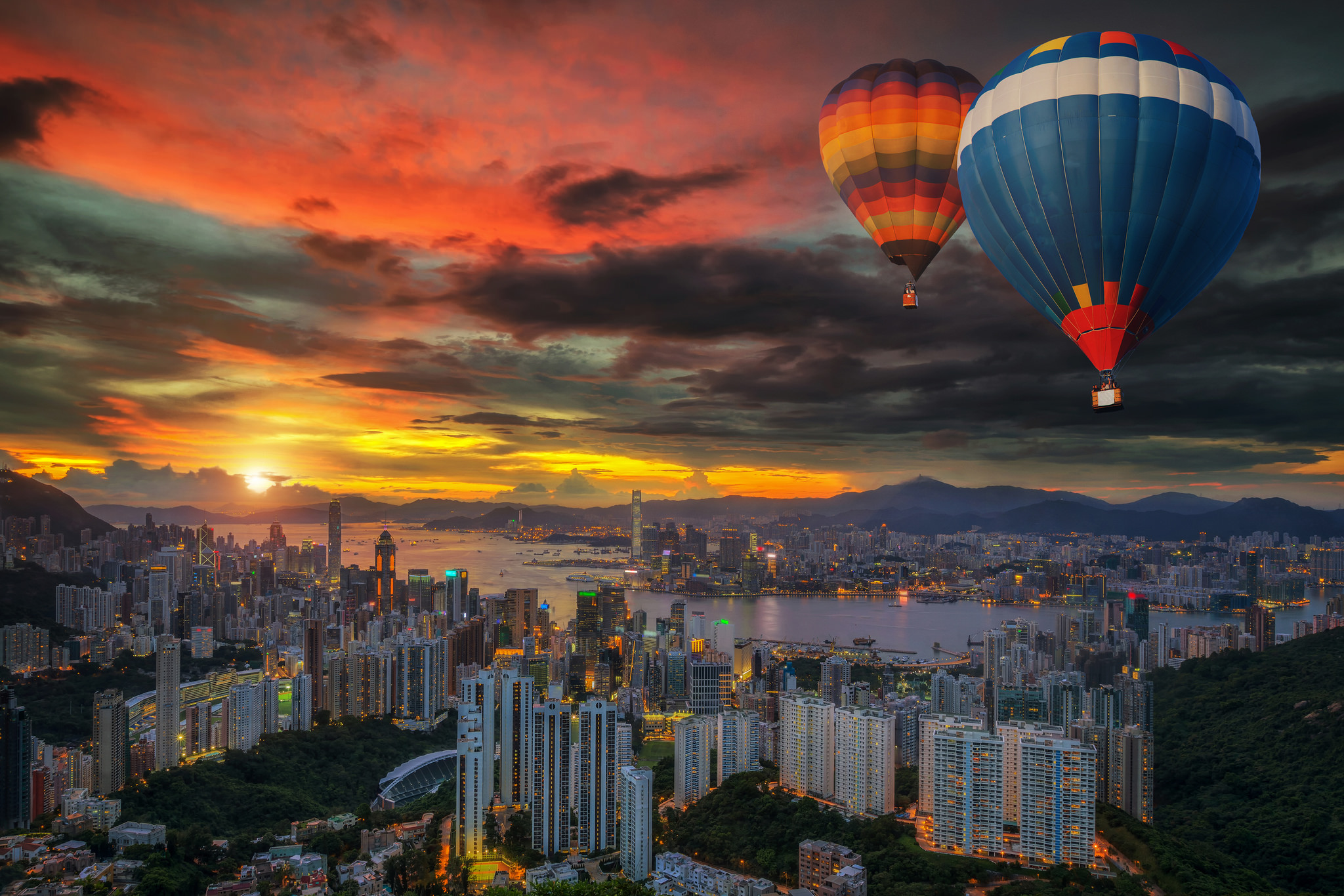 桌面上的壁纸香港上空的热气球风景 香港 中国