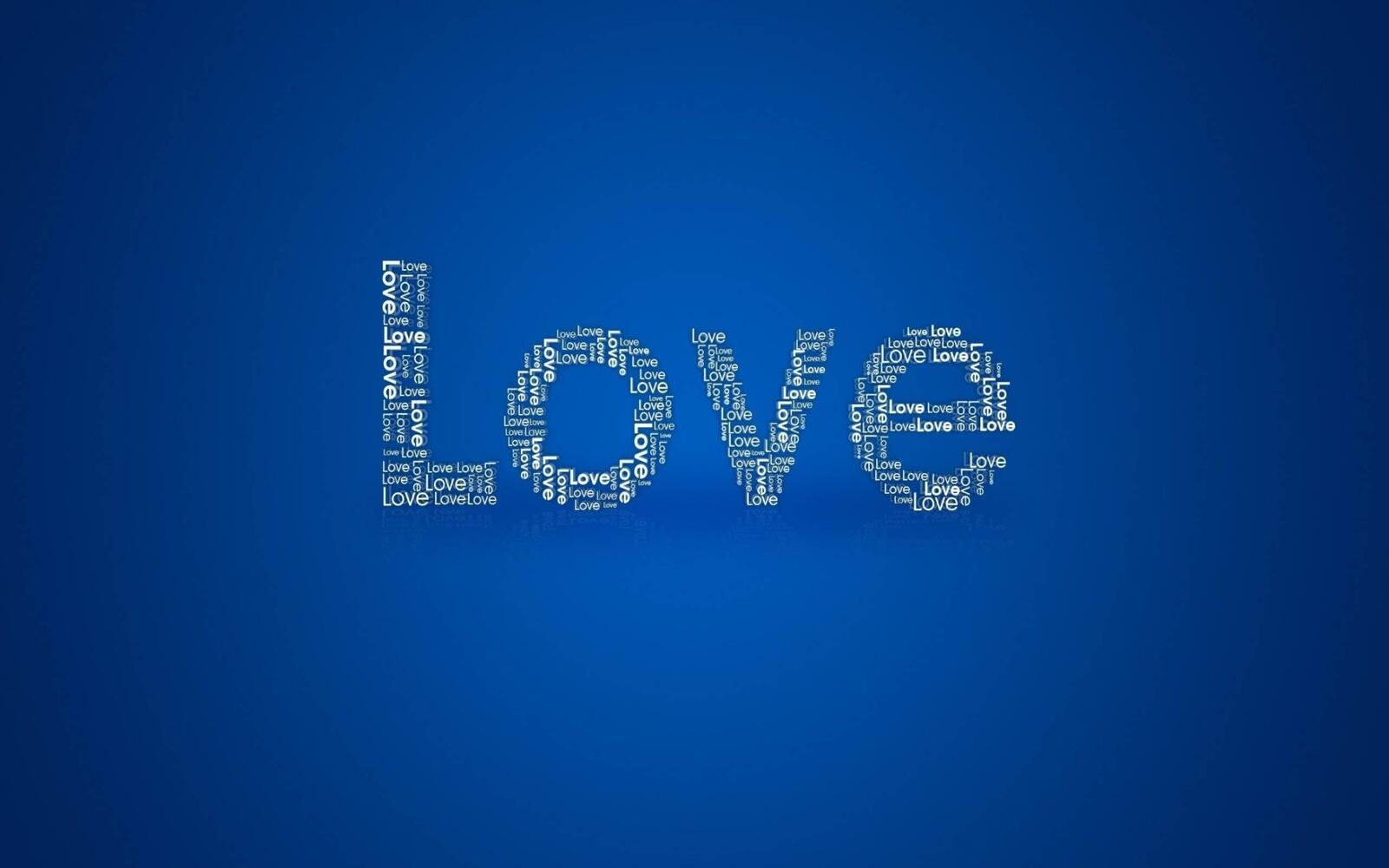 Обои love надпись на синем фоне на рабочий стол