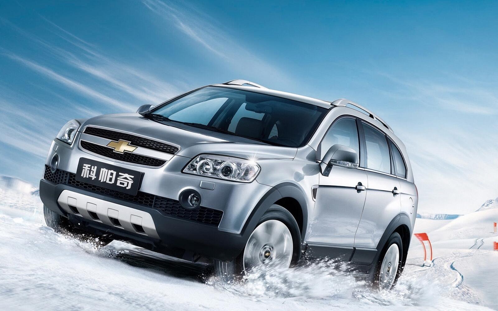 Wallpapers Chevrolet SUV mountains on the desktop