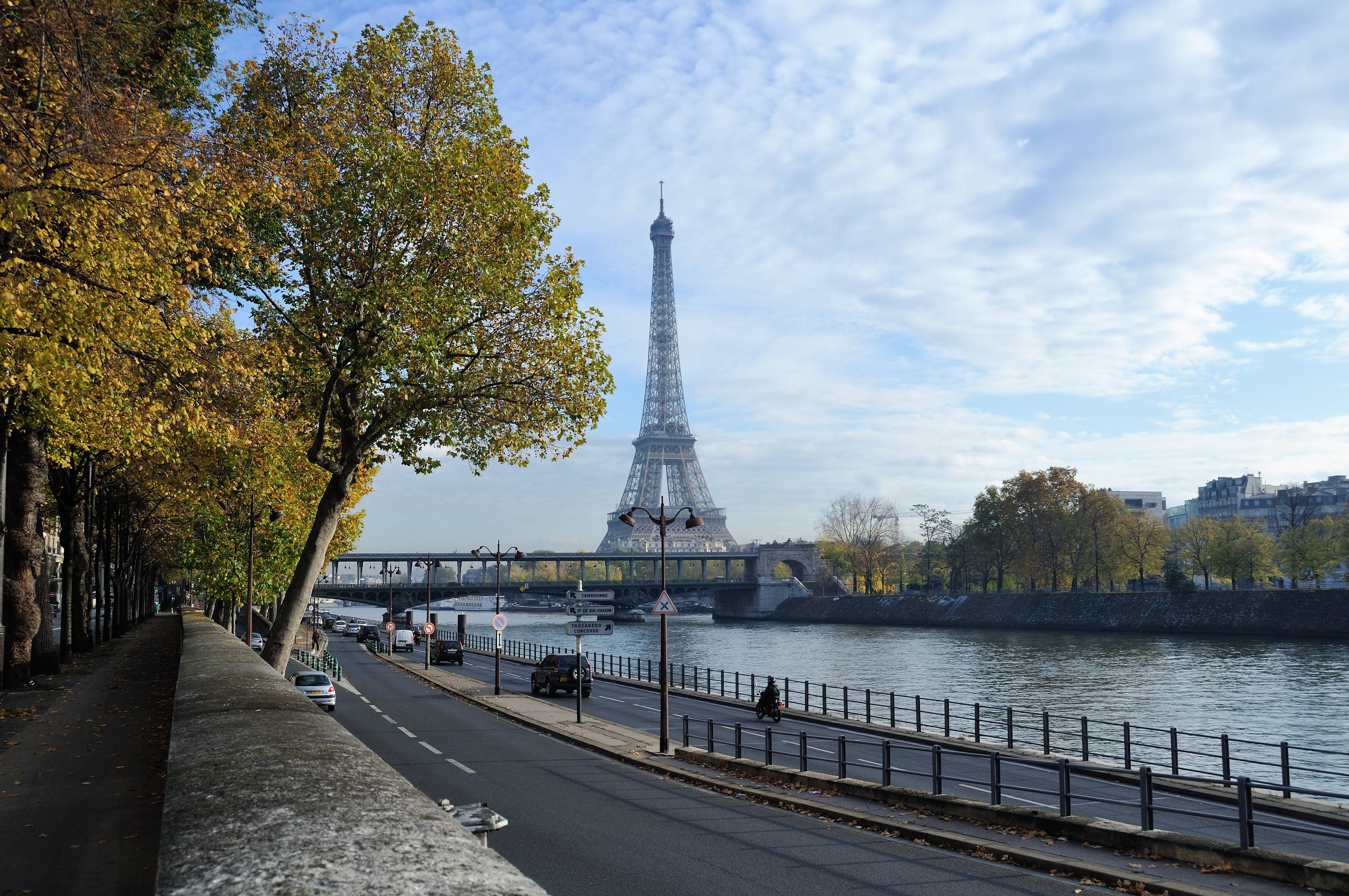 Париж Эйфелева башня набережная Сены мост