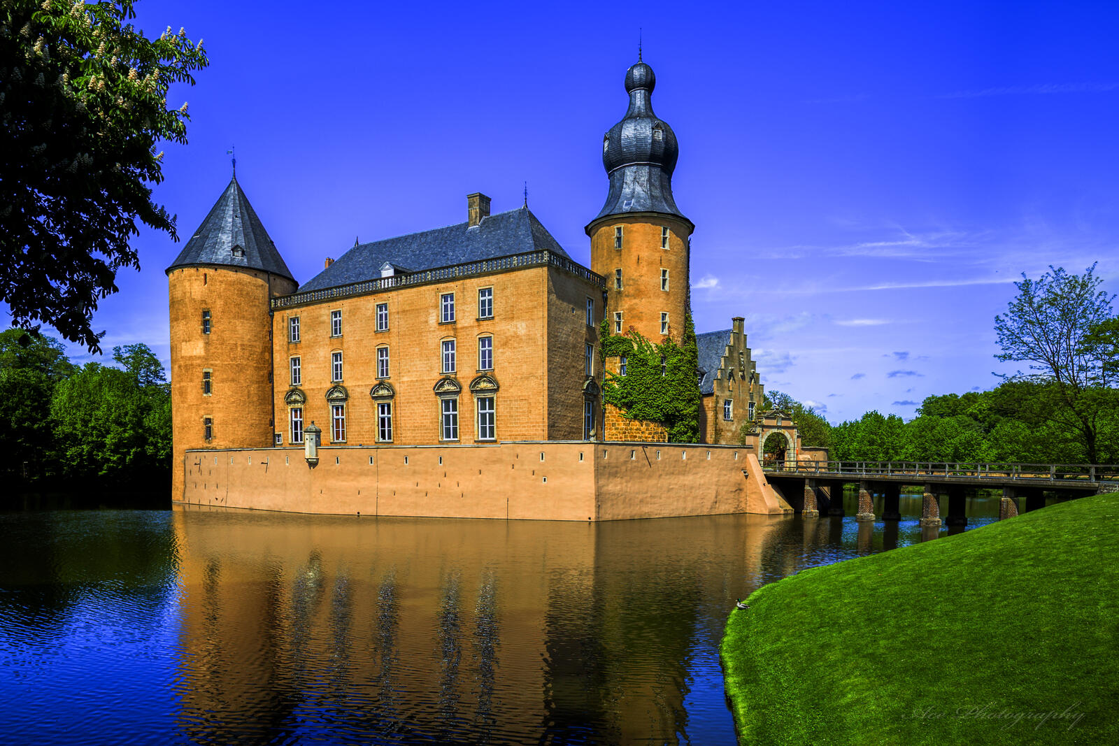 Wallpapers Gemen castle stands in parkland of the M nsterland in the former marshy river AA landscapes on the desktop