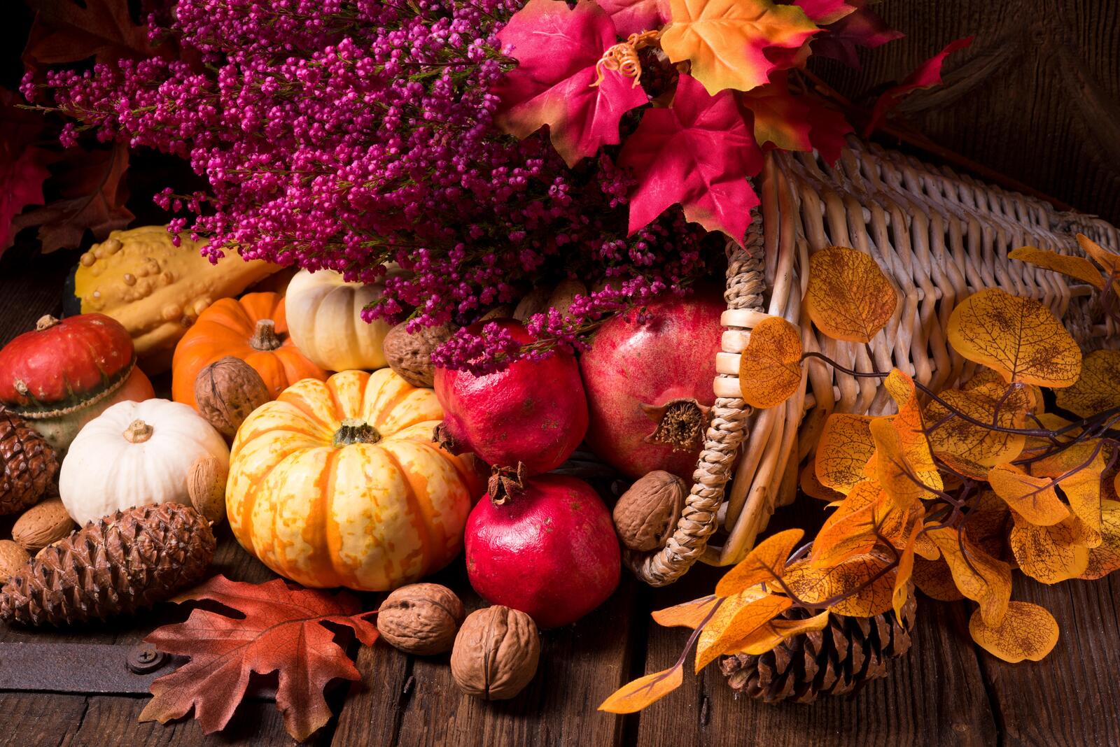桌面上的壁纸秋叶 锥形筒 水果和蔬菜的秋季成分