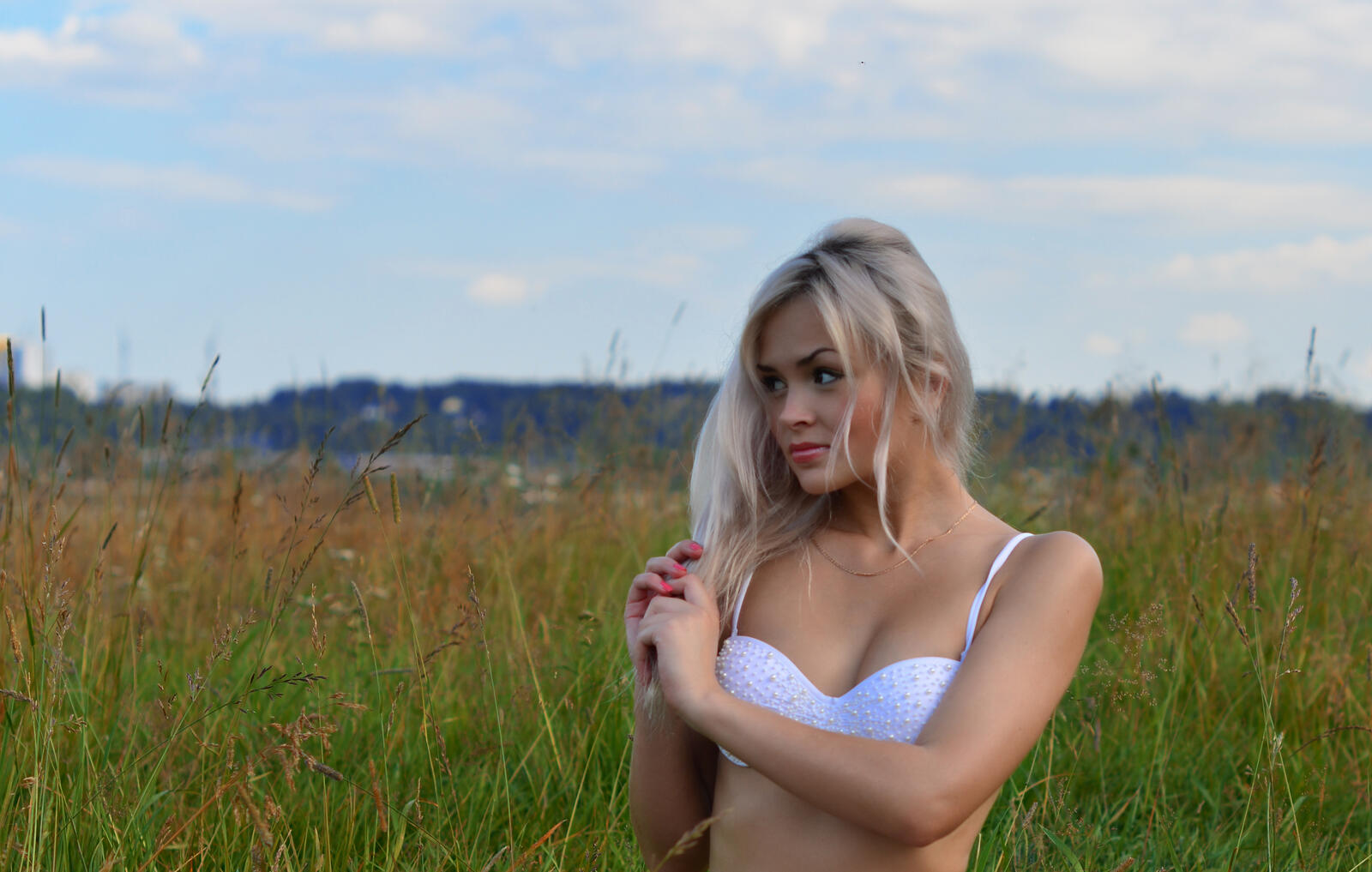 Wallpapers girl nature blond on the desktop
