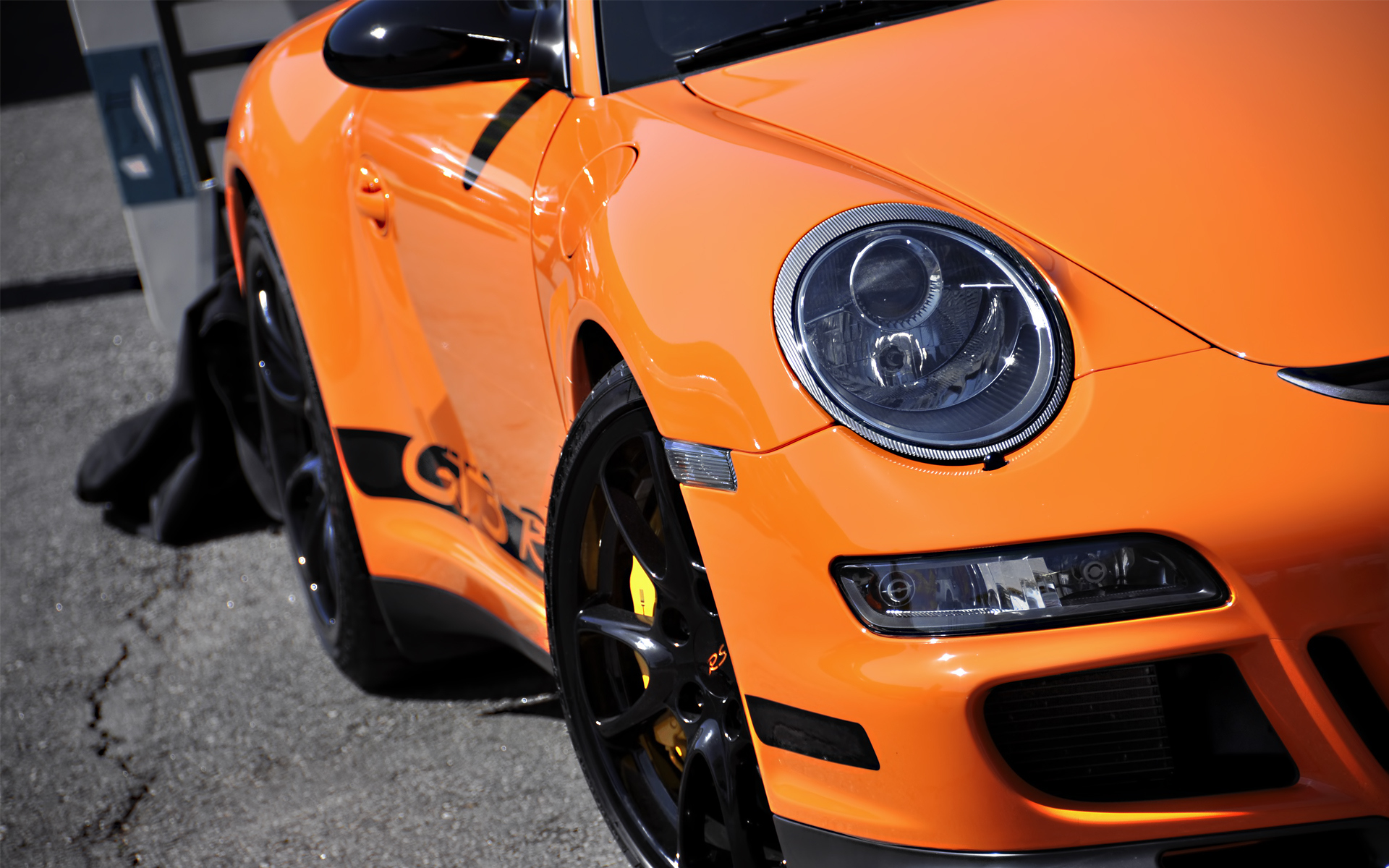 Wallpapers Porsche Orange Spotlight on the desktop