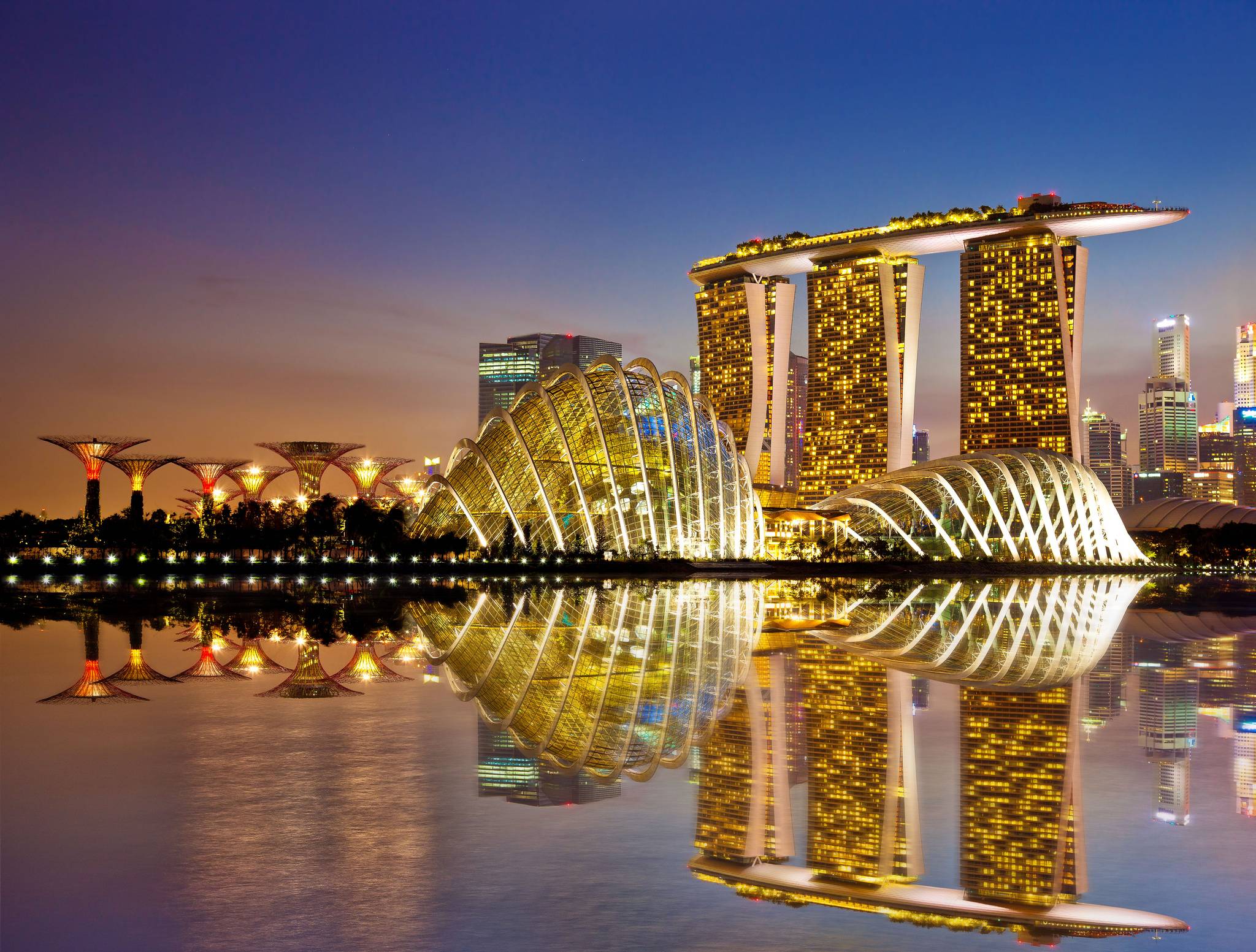 桌面上的壁纸反射 新加坡 建筑物