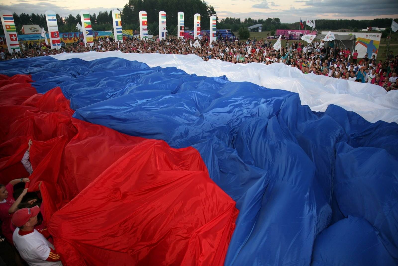 桌面上的壁纸国旗 俄罗斯 人民