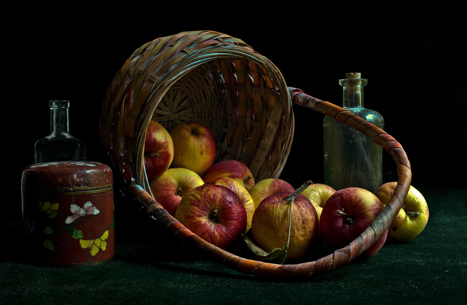 Wallpapers basket apples fruit on the desktop