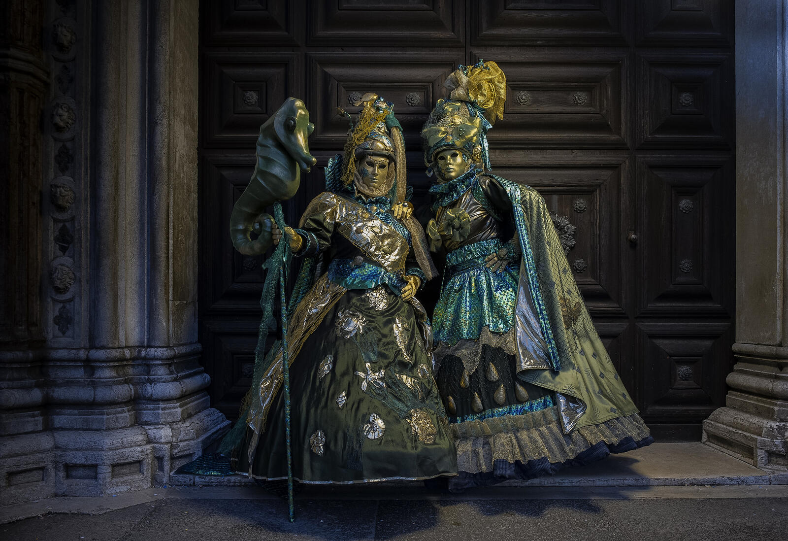 Обои Венецианский костюм стиль венецианская маска на рабочий стол