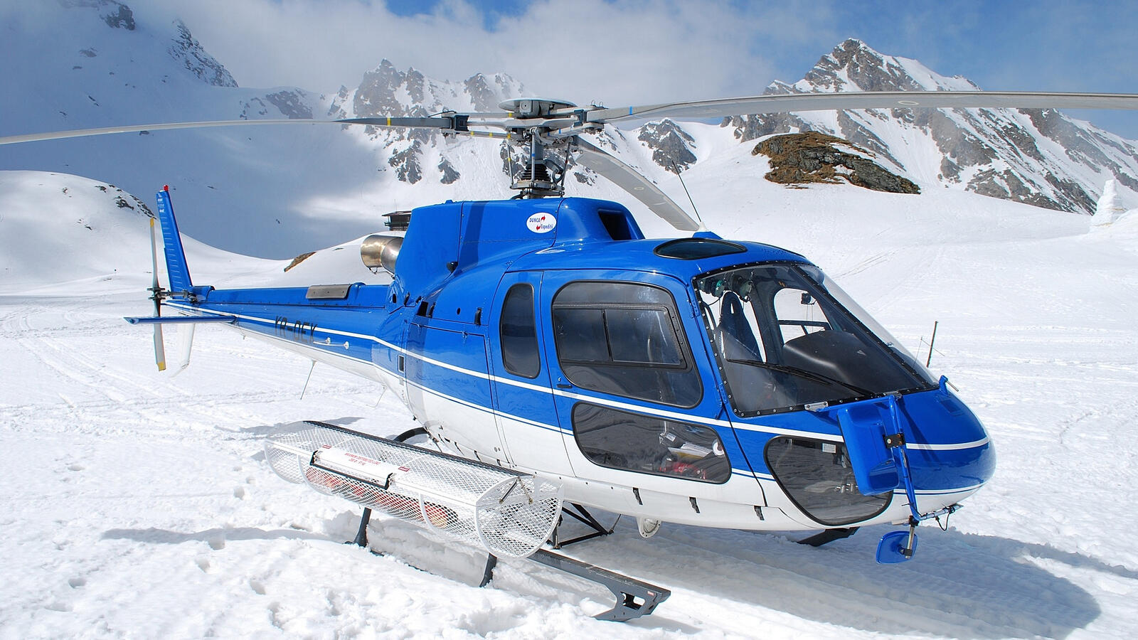 Wallpapers helicopter blue-white cabin on the desktop