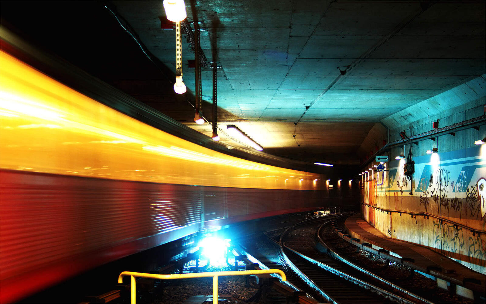 Обои тоннель метро рельсы на рабочий стол