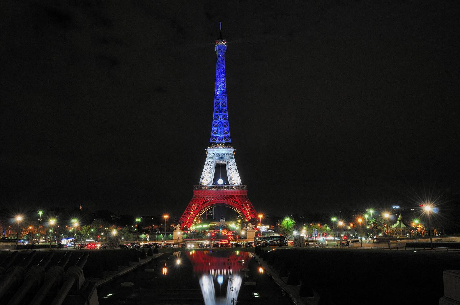 Обои Франция освещение тьма на рабочий стол