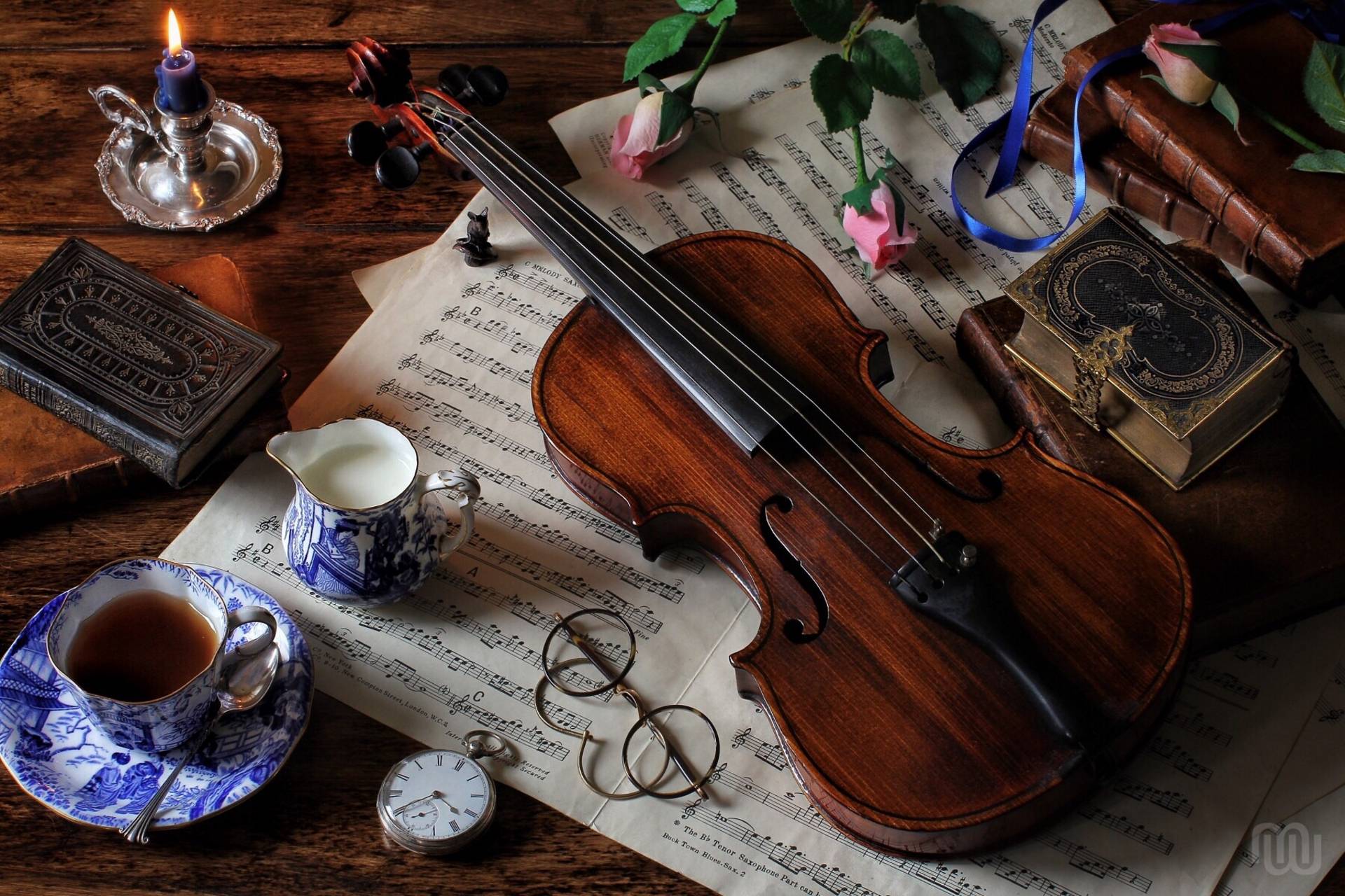 Wallpapers violin notes books on the desktop