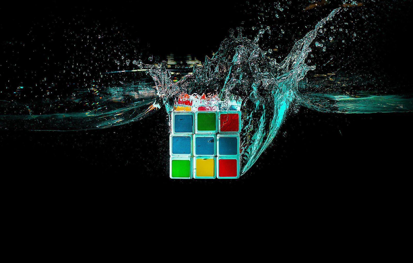 Wallpapers Rubik s Cube Liquid Spray on the desktop