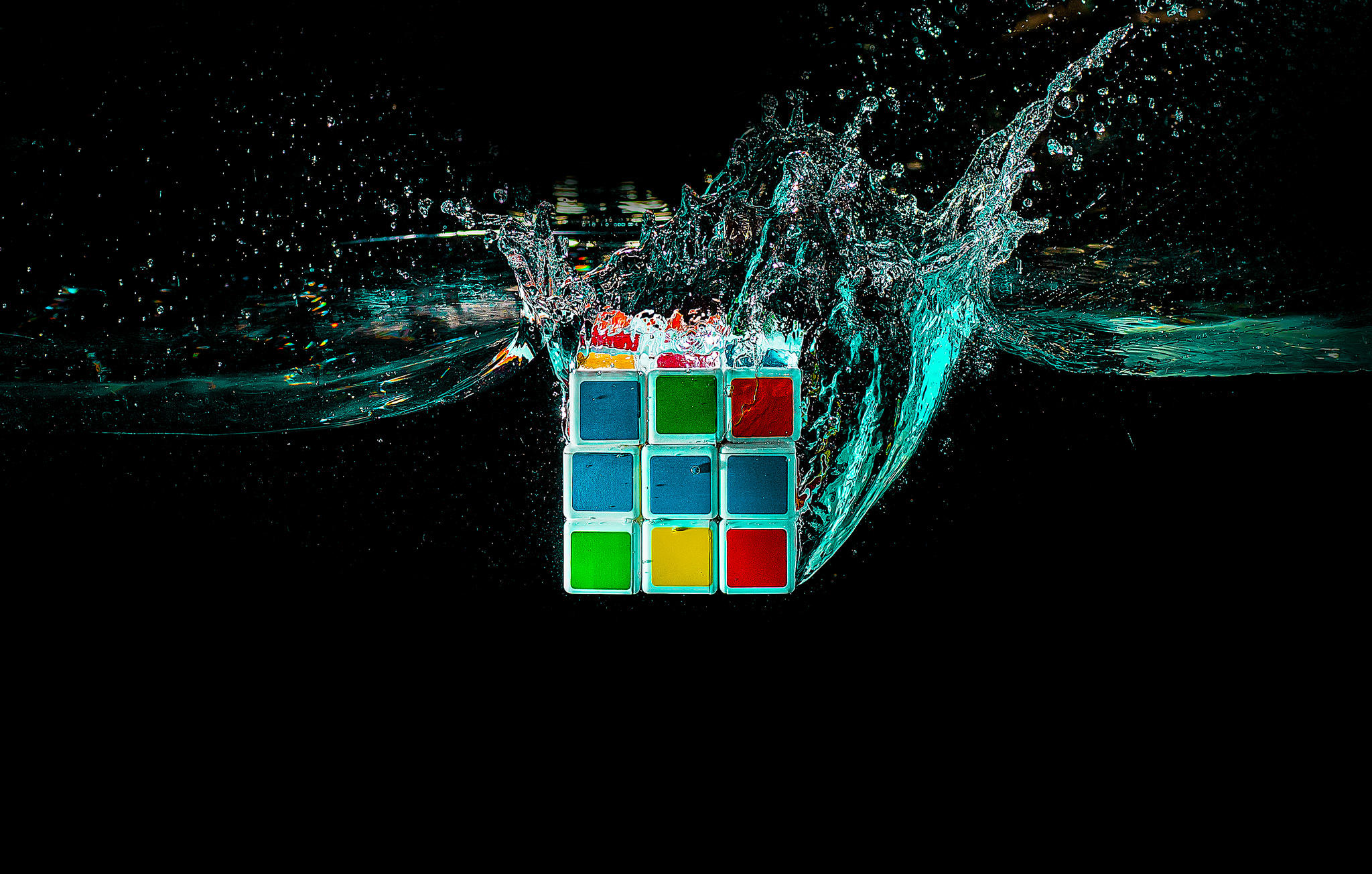 Фото бесплатно кубик руби, кубик рубика, жидкость