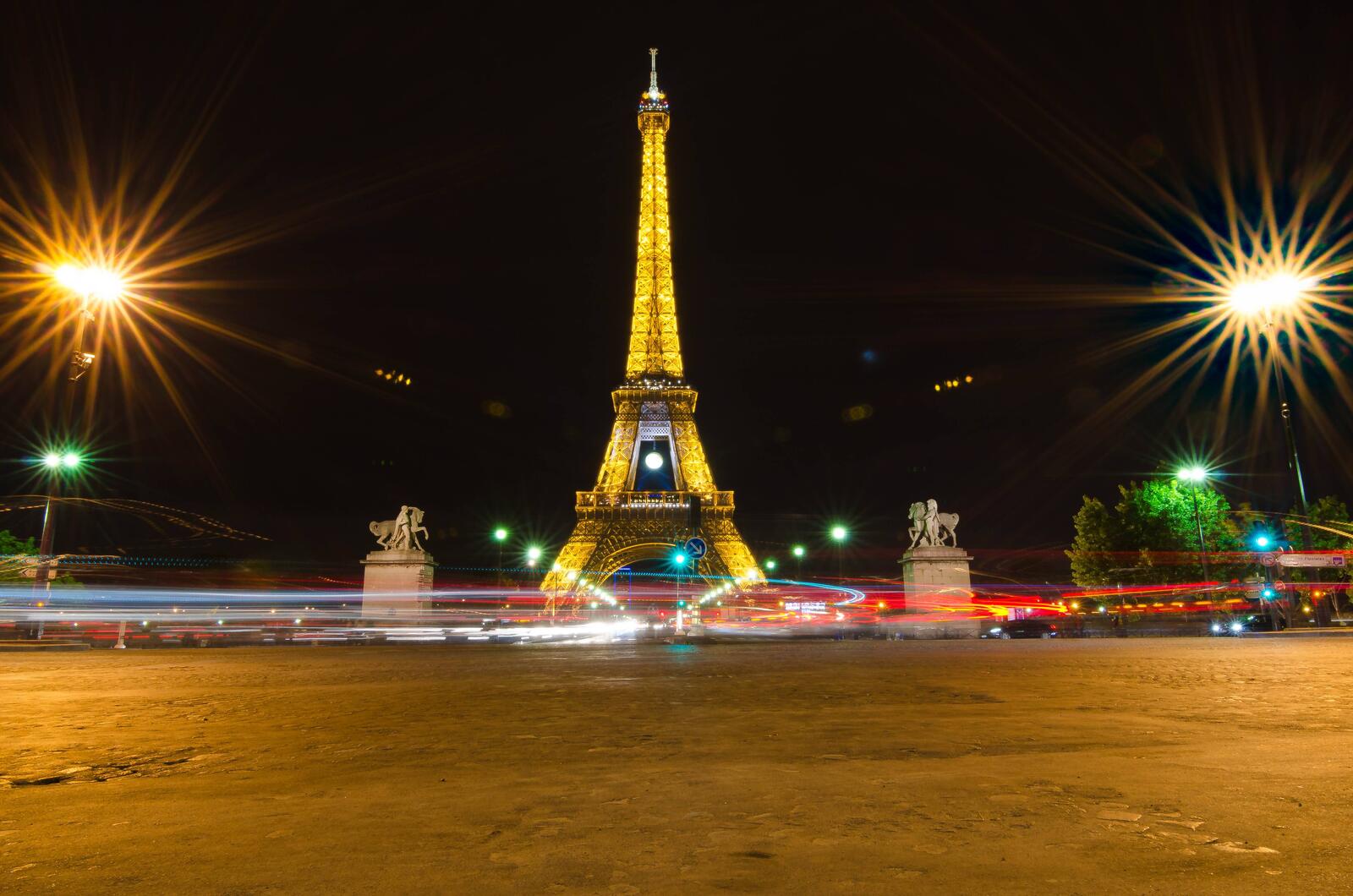 Обои Париж фонари ночь на рабочий стол