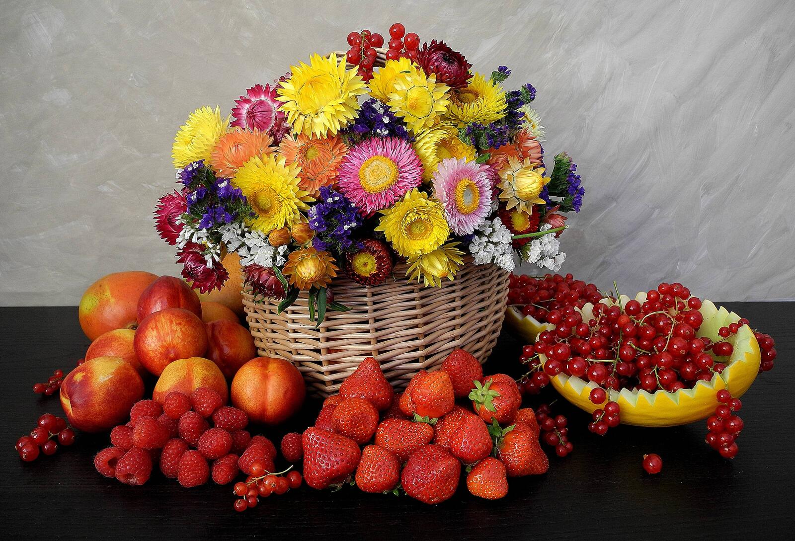 桌面上的壁纸笼 鲜花 浆果