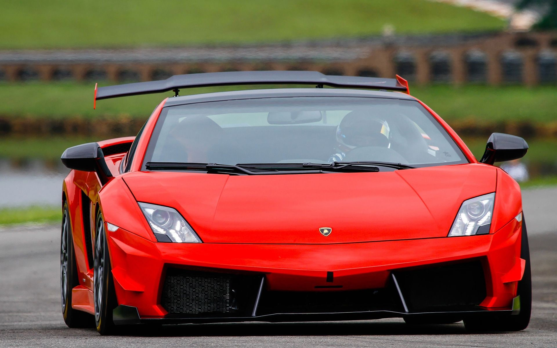 Wallpapers lamborghini red grille on the desktop
