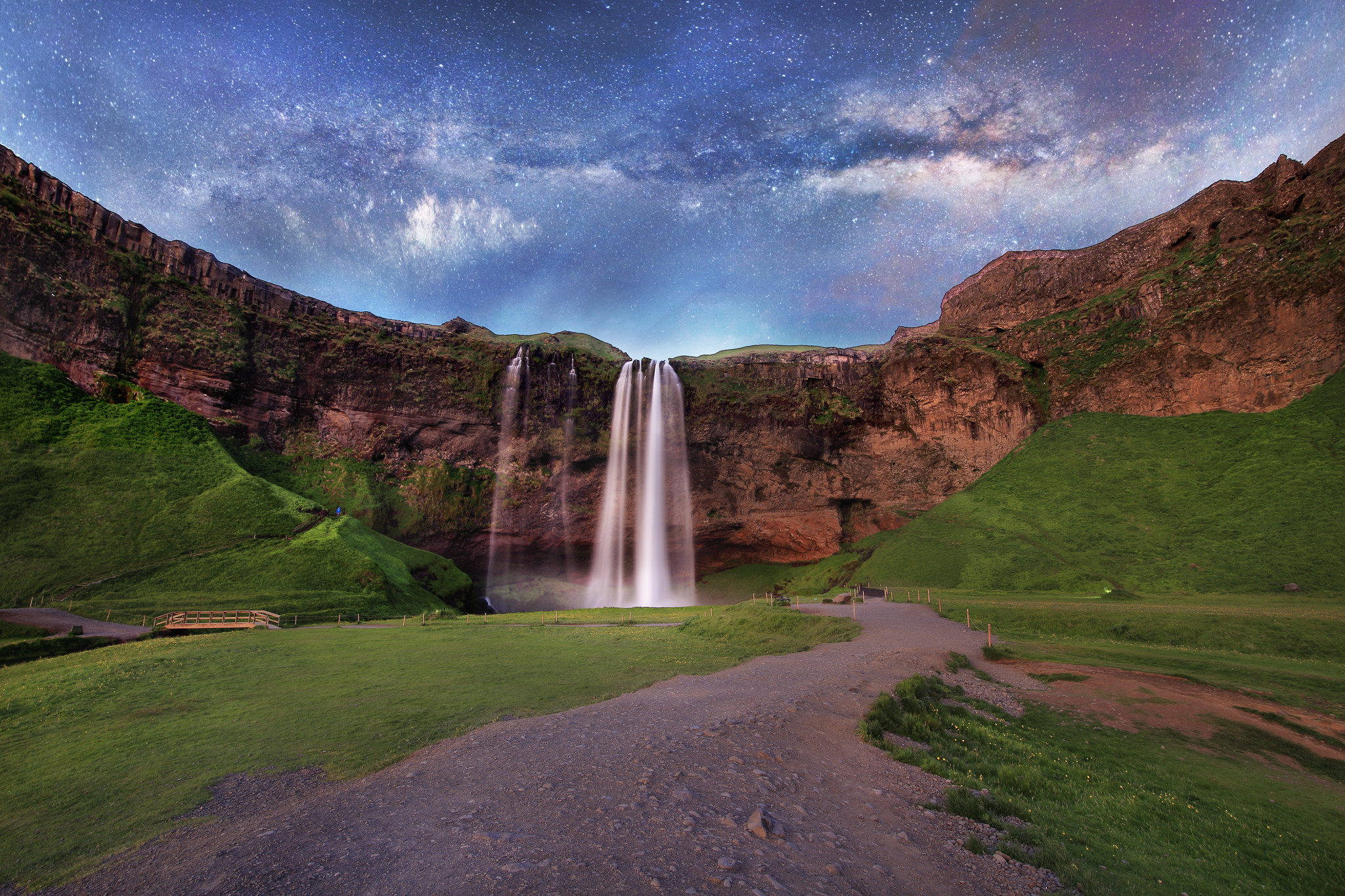 Обои водопад Исландия Млечный Путь на рабочий стол