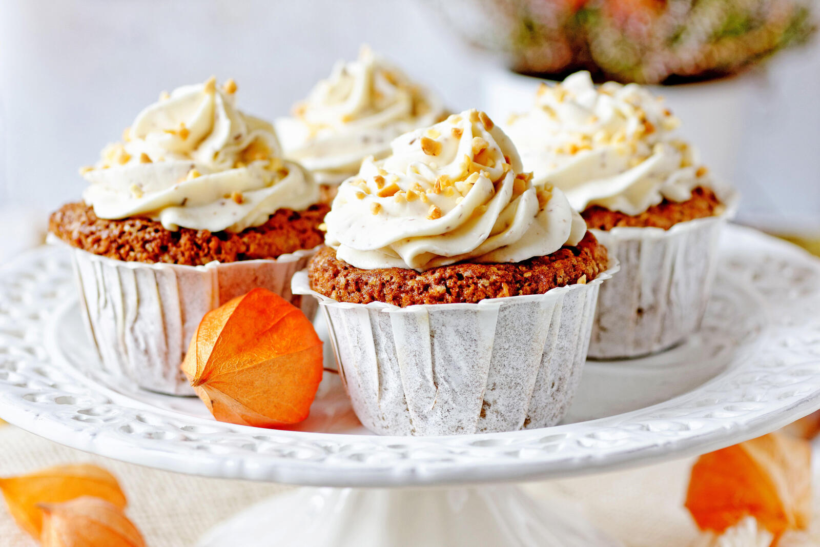 Wallpapers muffins dried apricots cream on the desktop