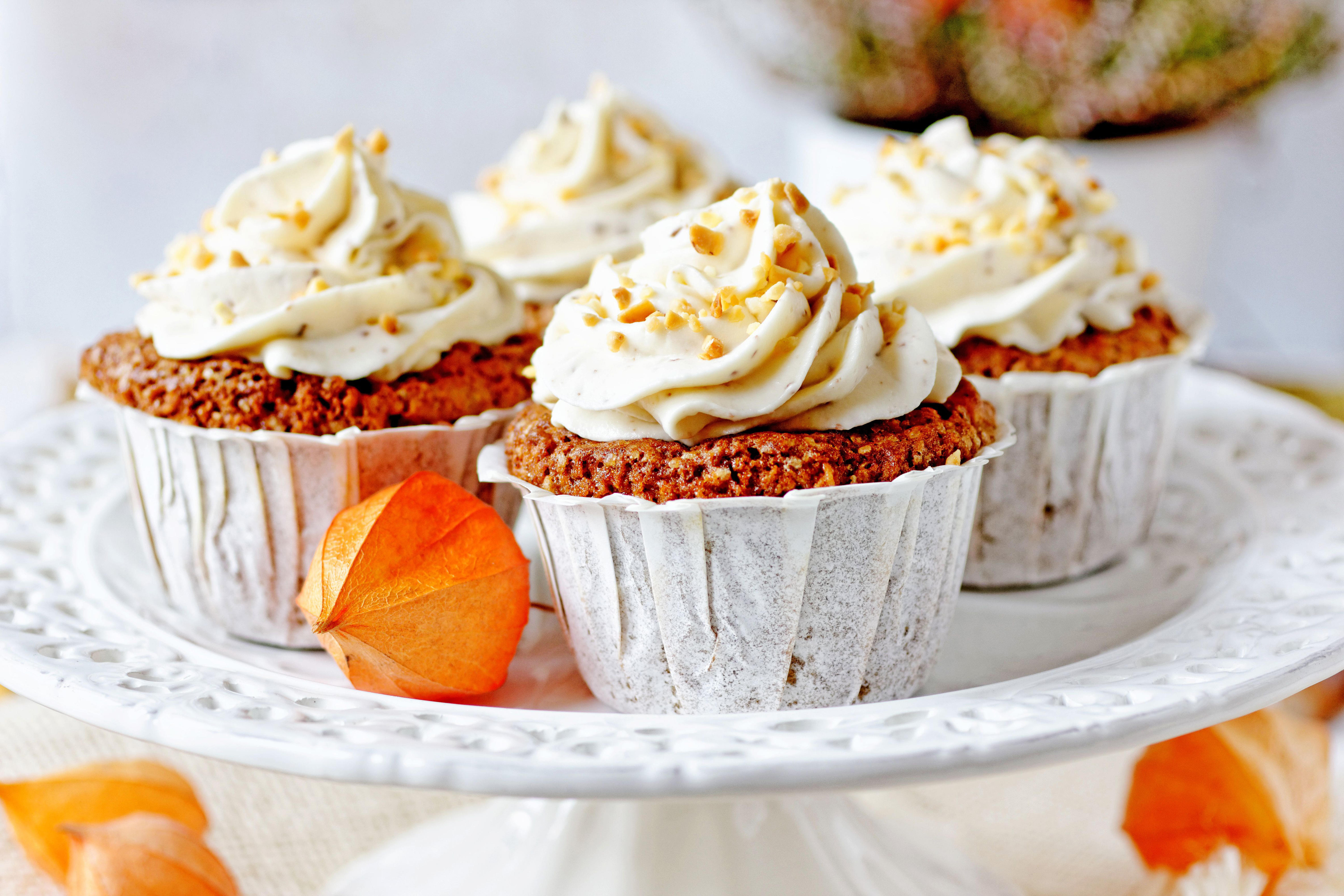 Wallpapers muffins dried apricots cream on the desktop
