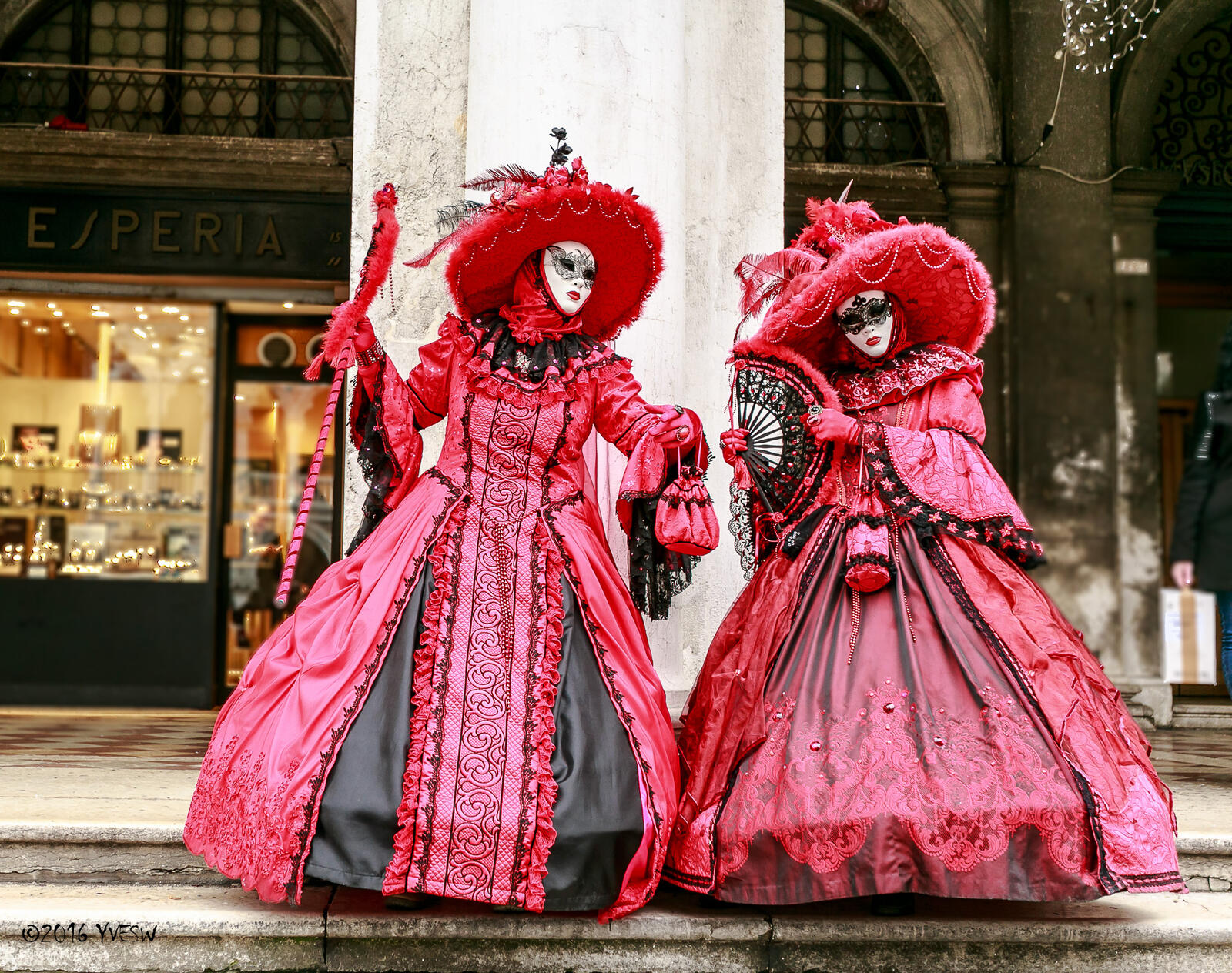 Обои маски костюмы венецианский карнавал на рабочий стол