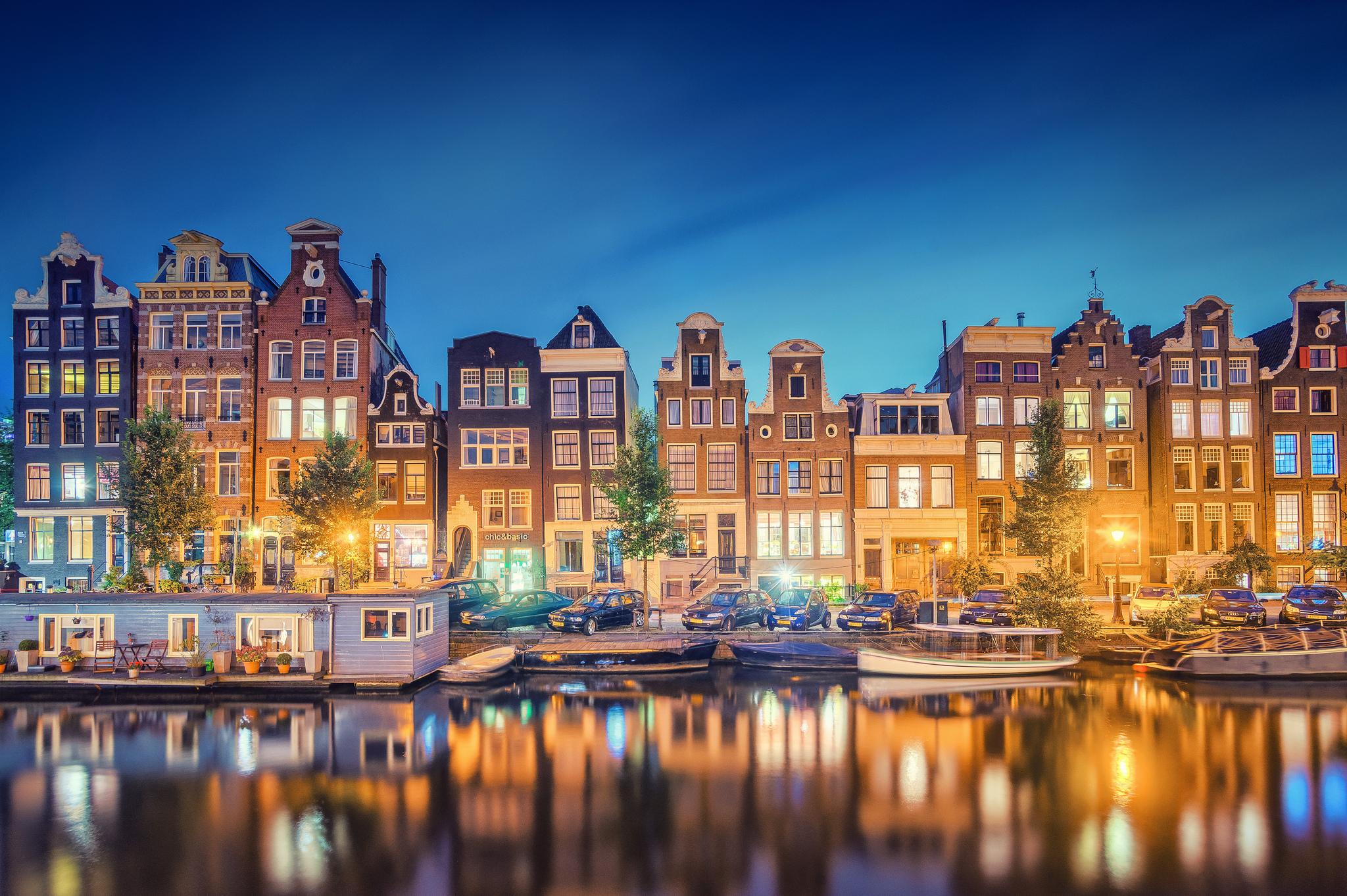 Обои здания Амстердам река на рабочий стол