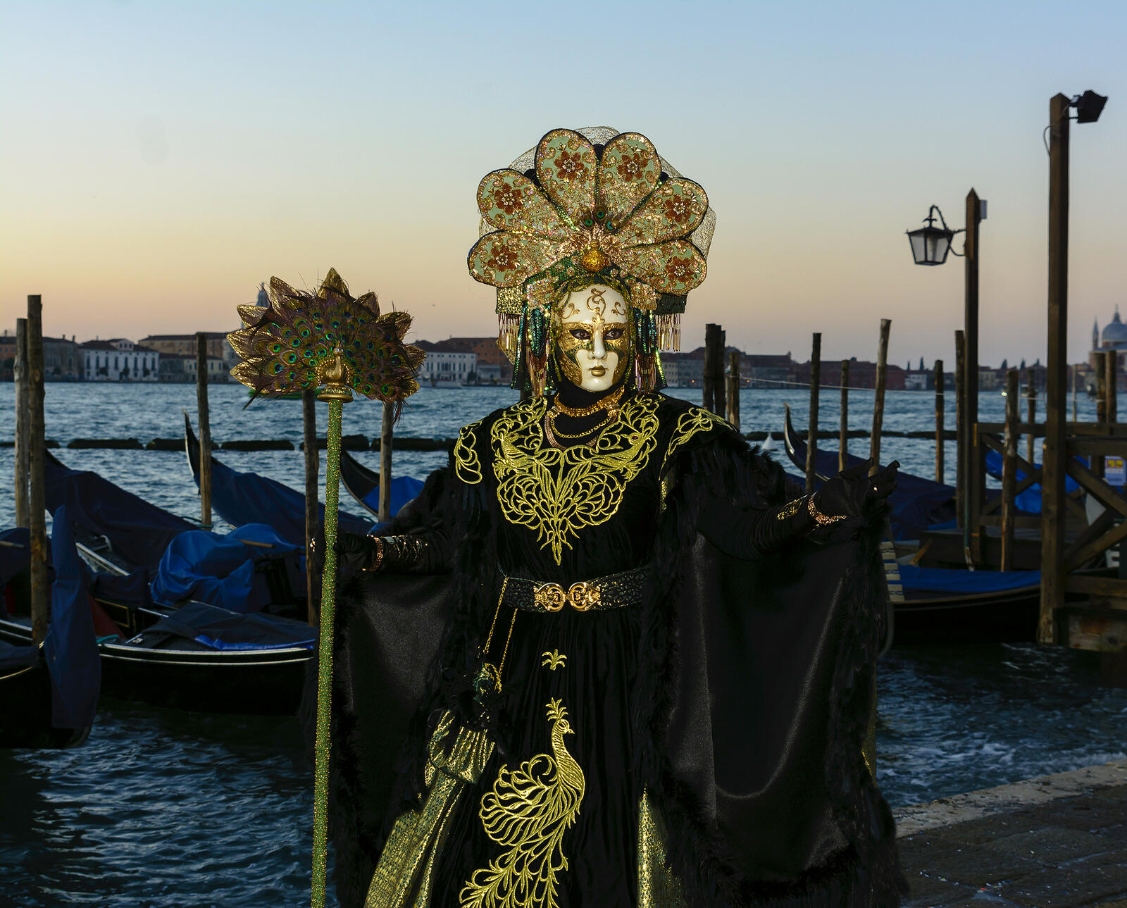 Обои Венецианский наряд италия маска на рабочий стол