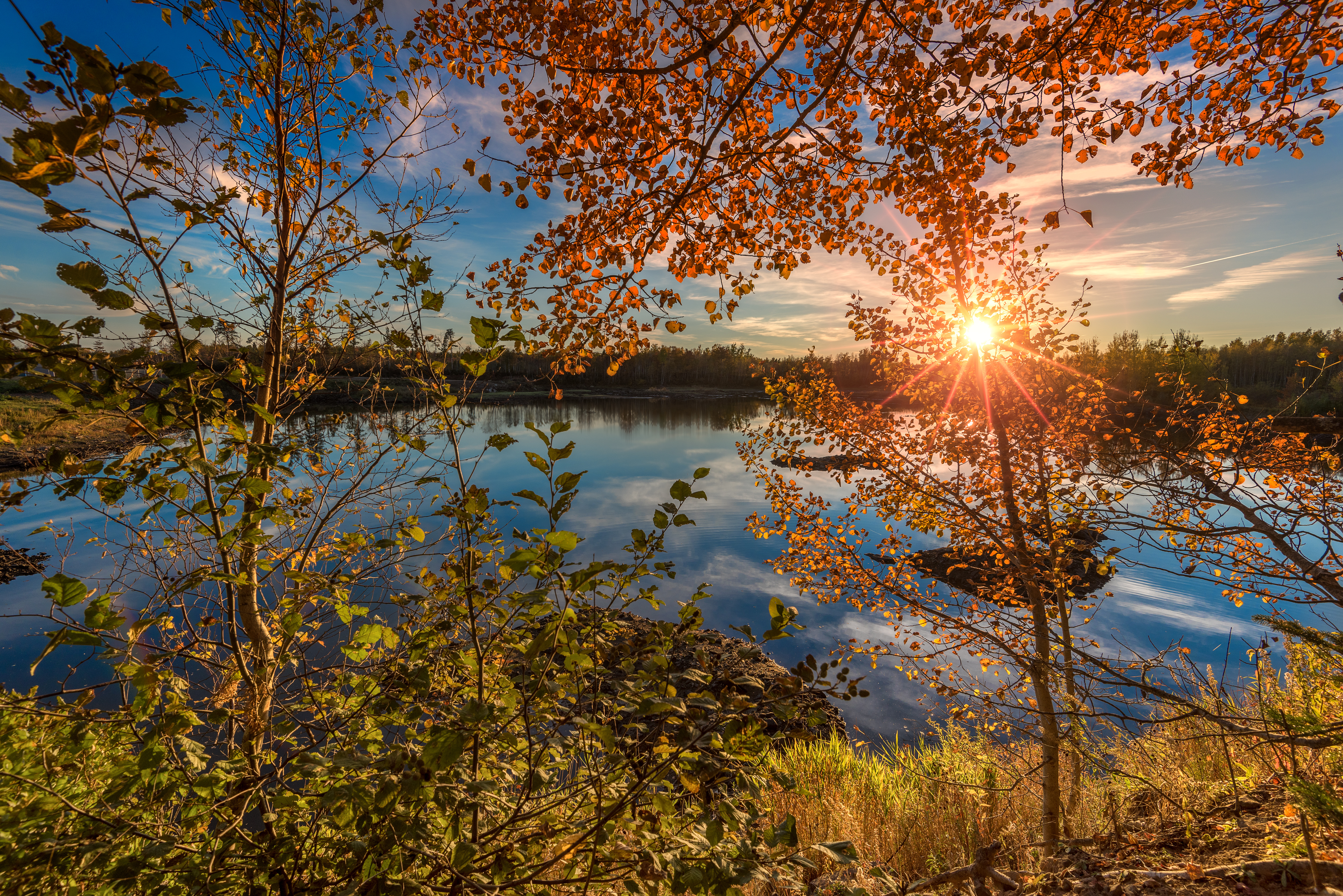 Озеро в осень на закате загрузить