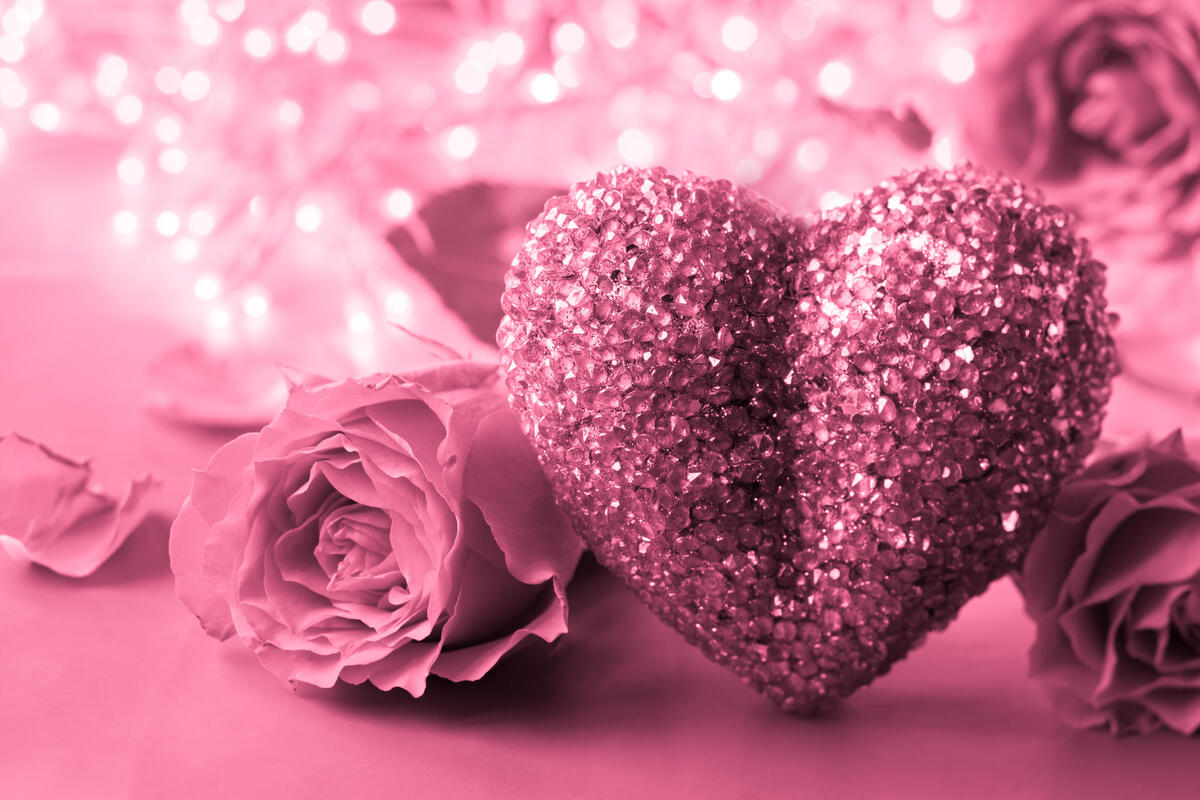 Розовое сердце с розовой розой