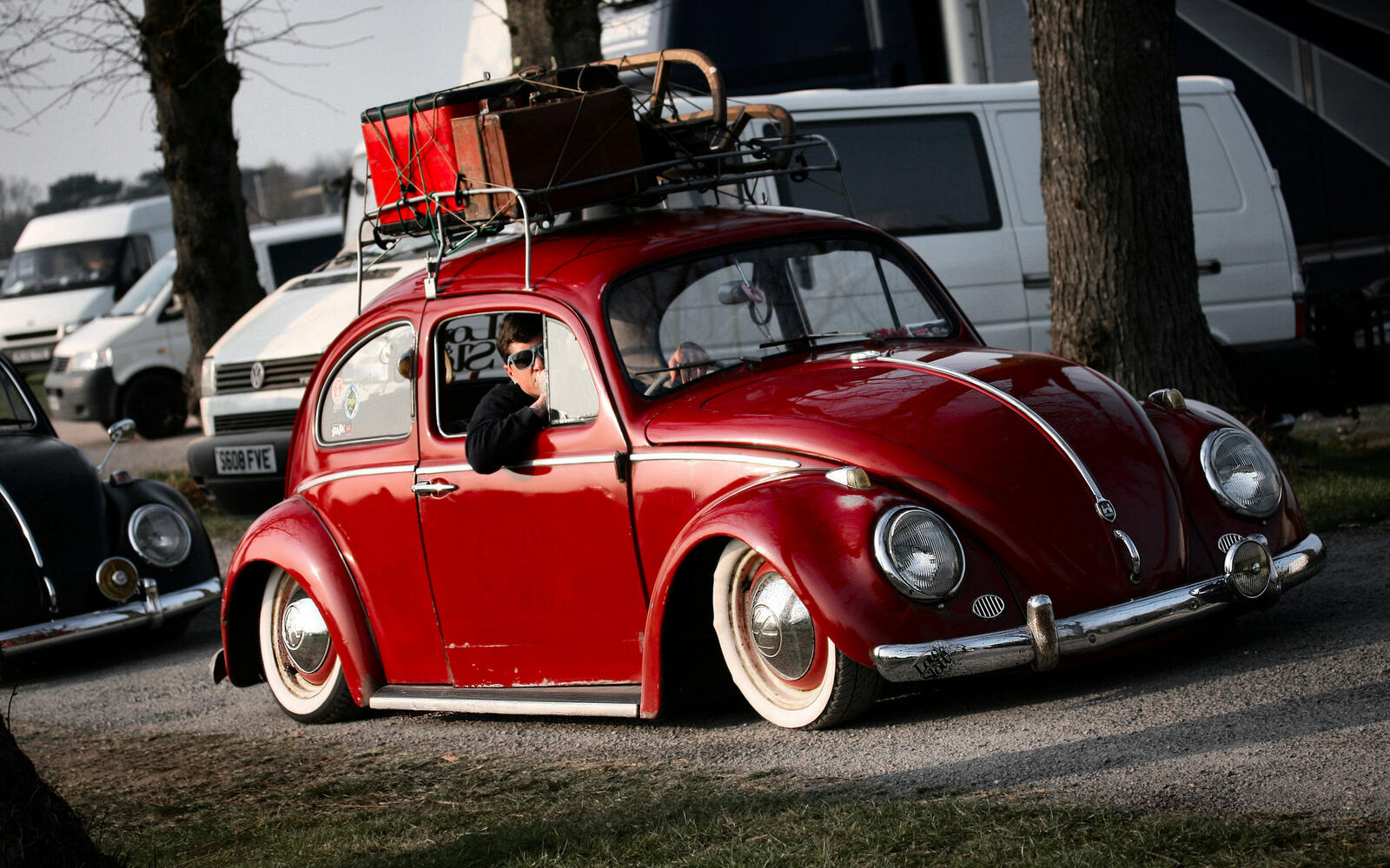 Wallpapers Volkswagen beetle red driver on the desktop