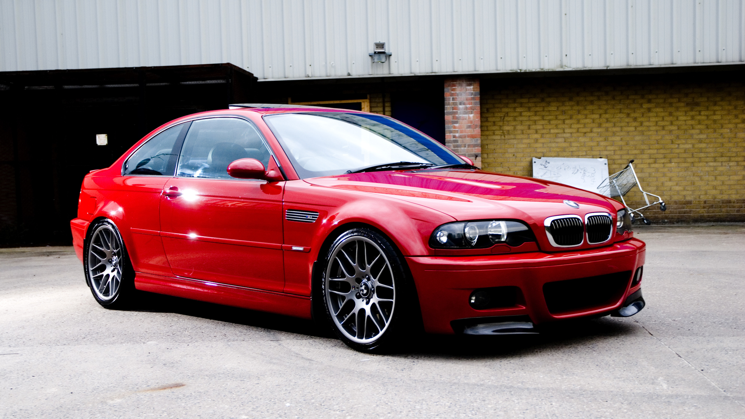Wallpapers red discs bmw on the desktop