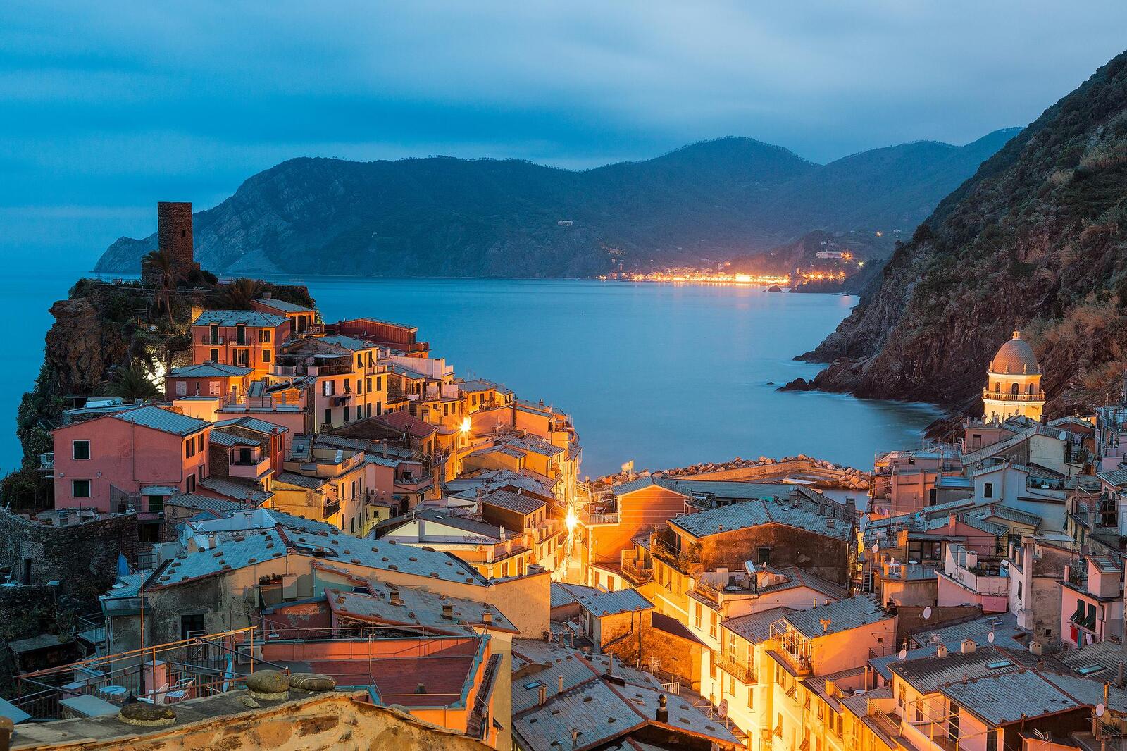 Wallpapers Vernazza evening houses on the desktop