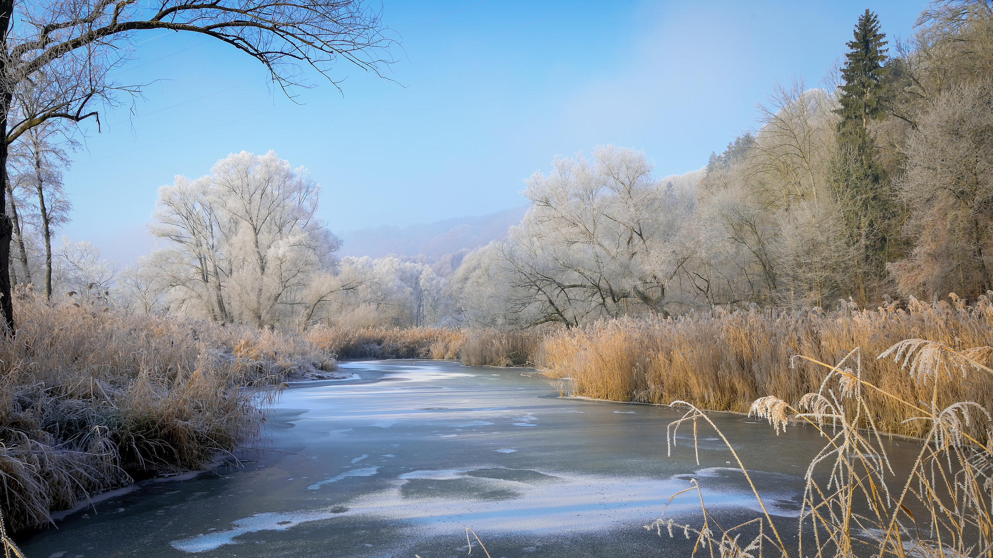 Photo free autumn, frozen river, cold