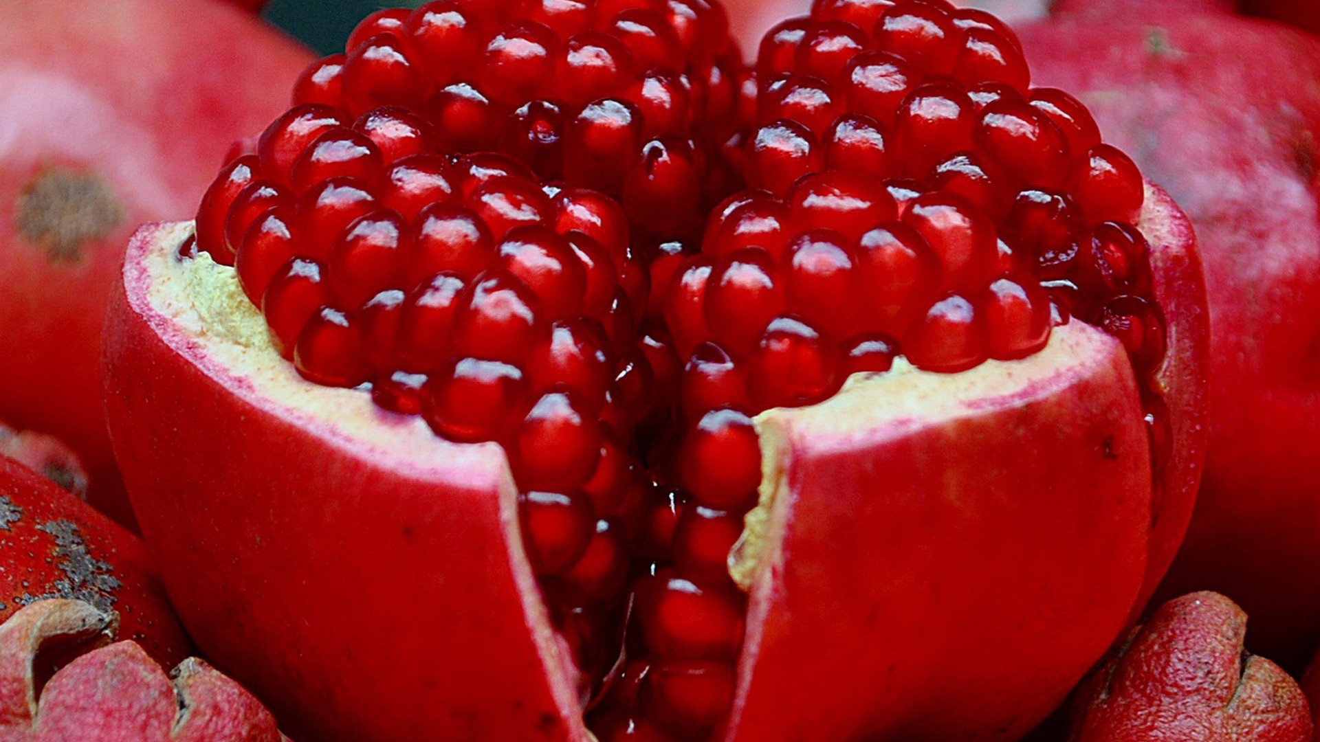 Wallpapers pomegranate berries taste on the desktop