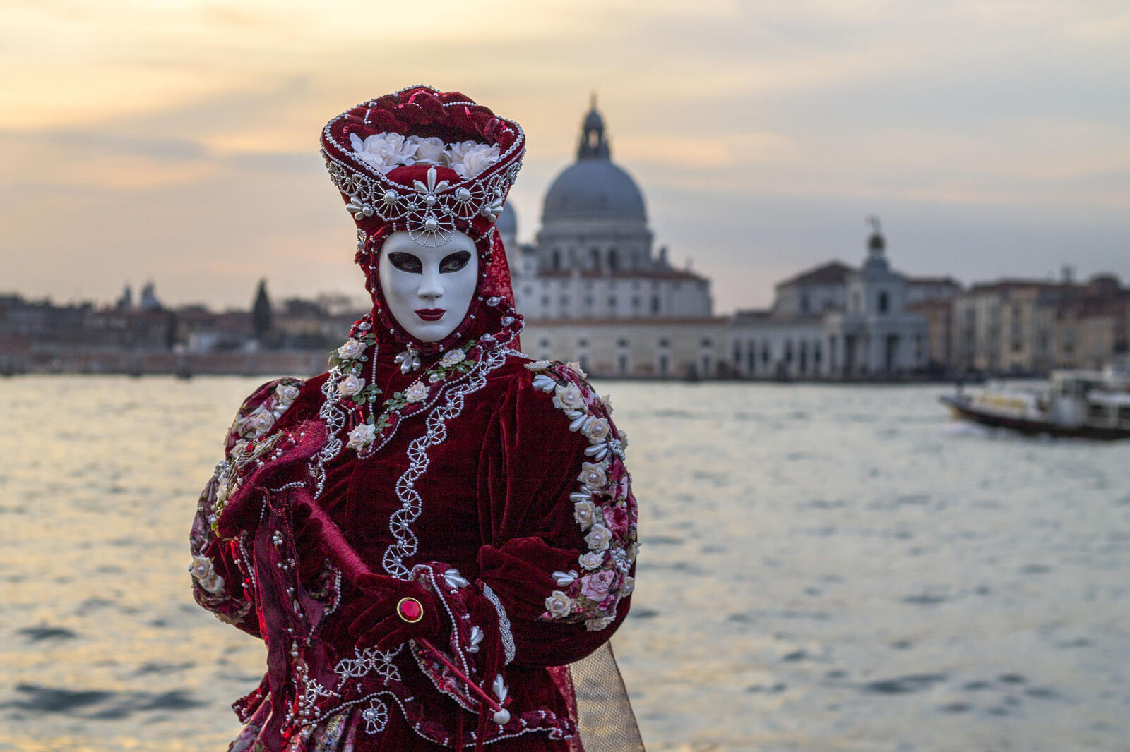 Wallpapers Venetian mask masks Venetian masks on the desktop