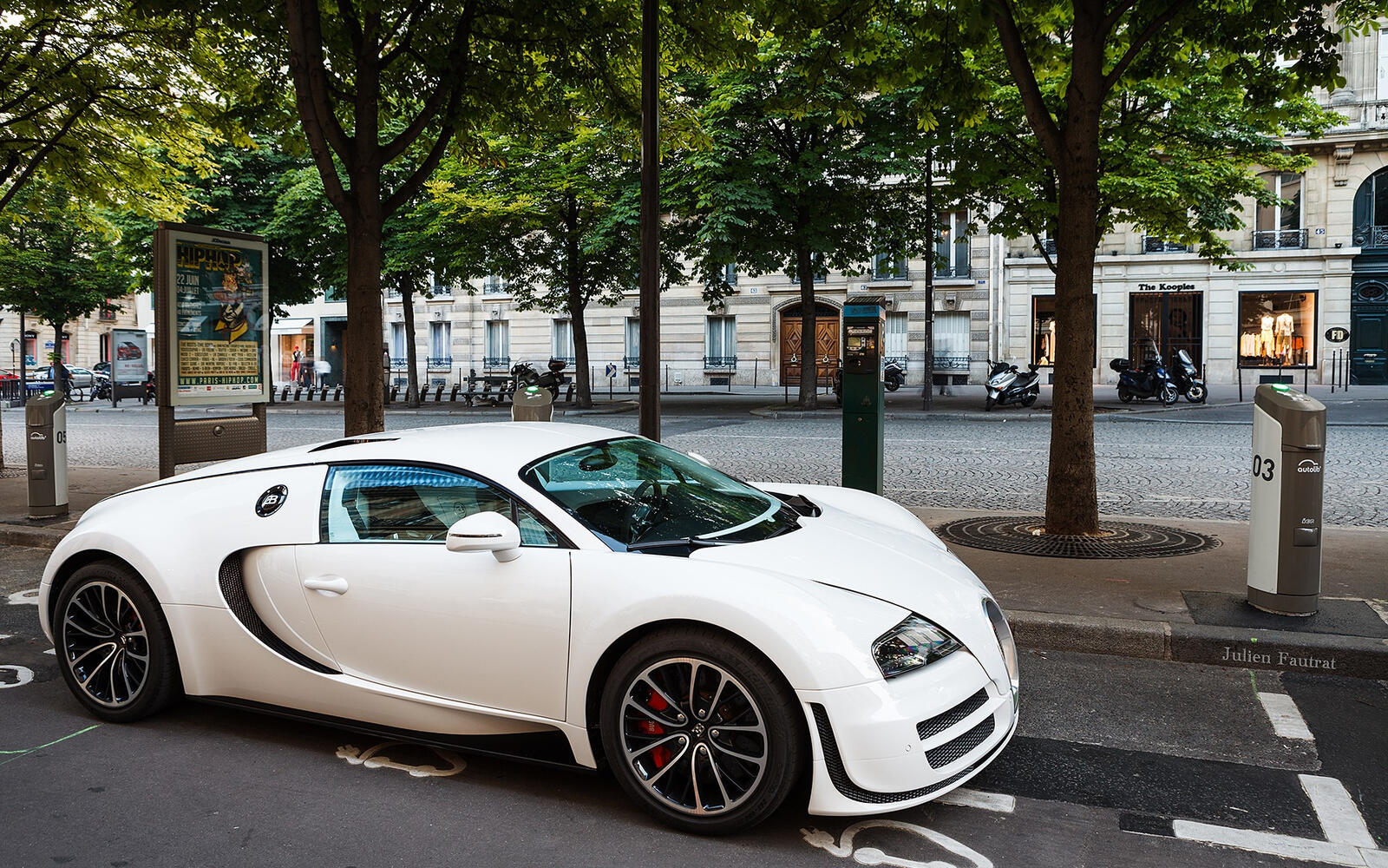 Wallpapers bugatti veyron sports car white on the desktop