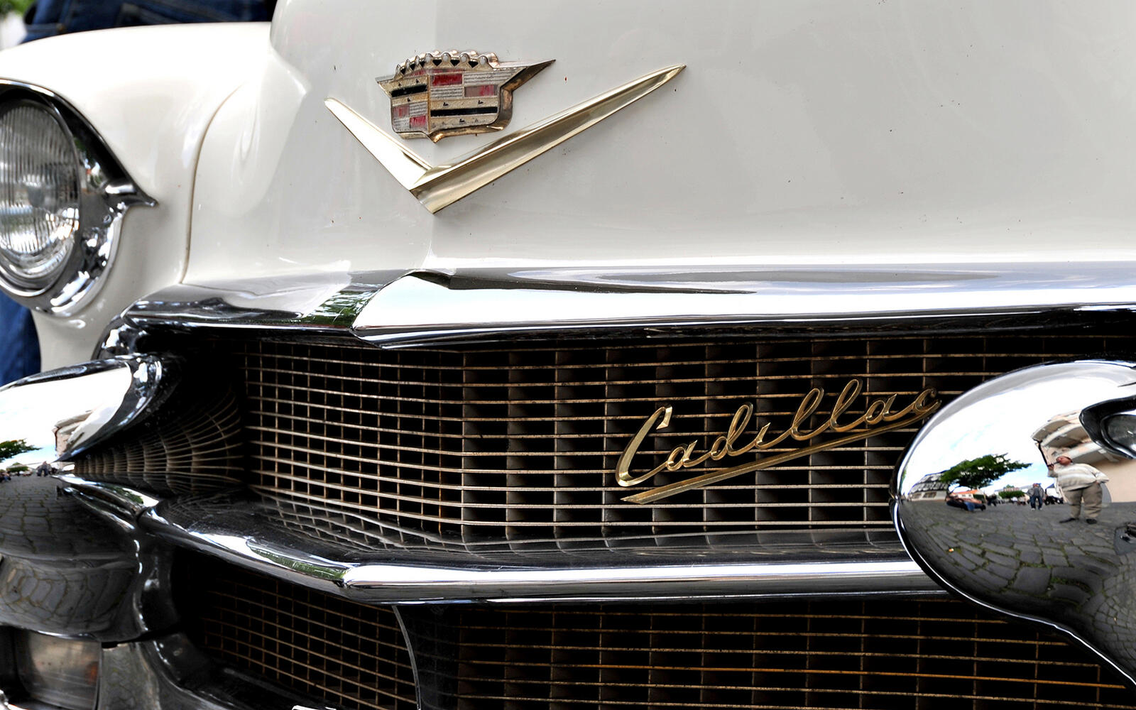 Wallpapers Cadillac retro lights on the desktop