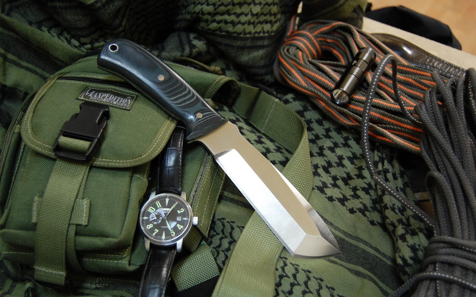 Обои нож часы снаряжение на рабочий стол