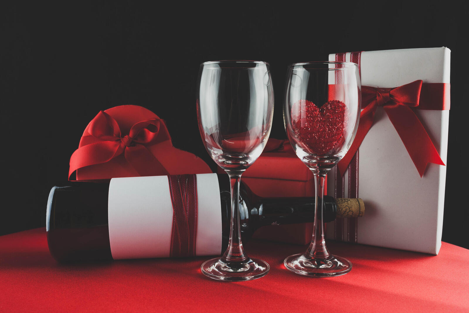 Обои валентинка красное вино праздники на рабочий стол
