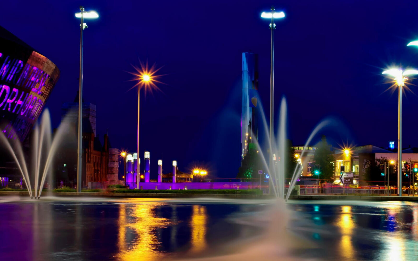 Wallpapers night fountain streams on the desktop