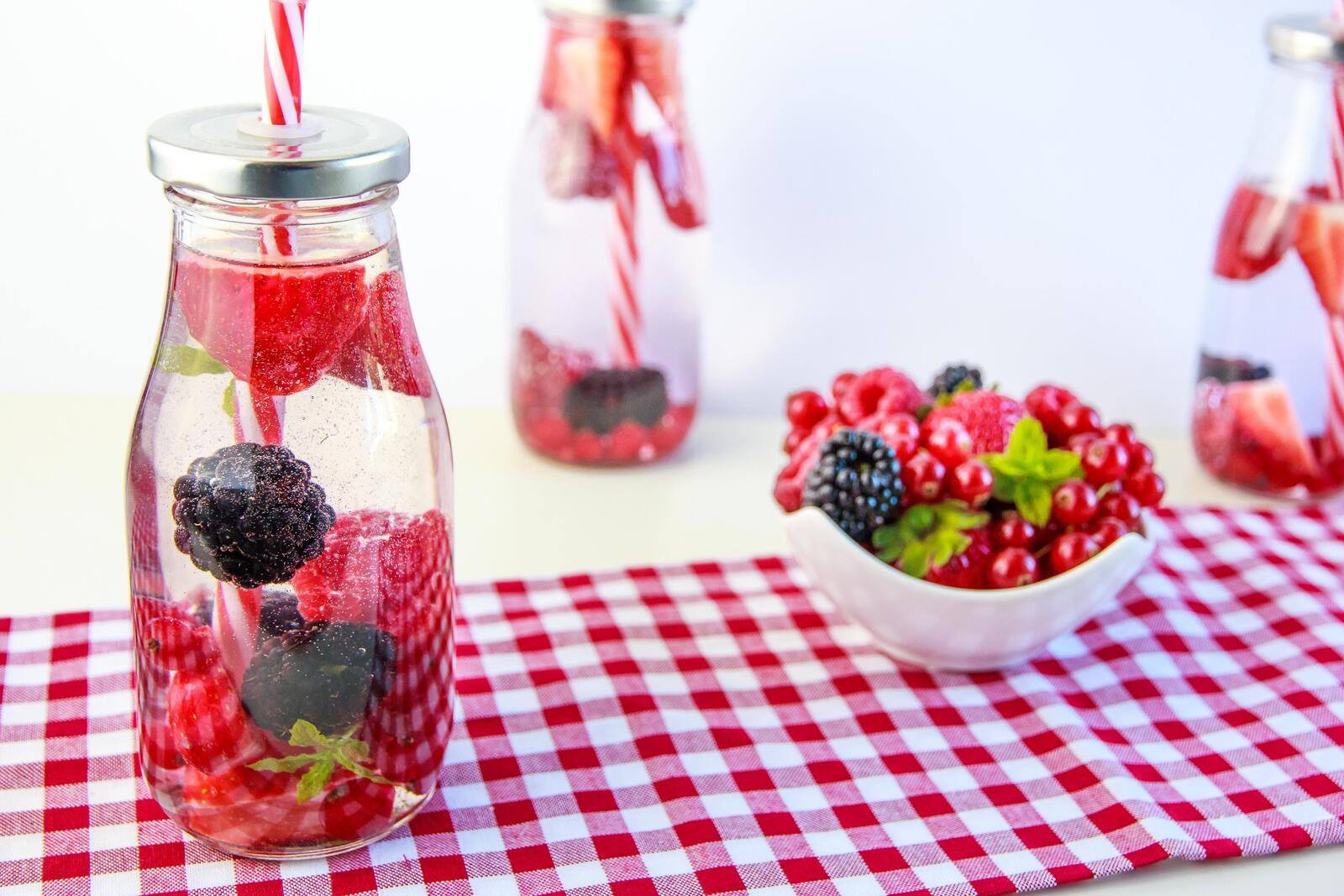 桌面上的壁纸饮品 浆果 草莓