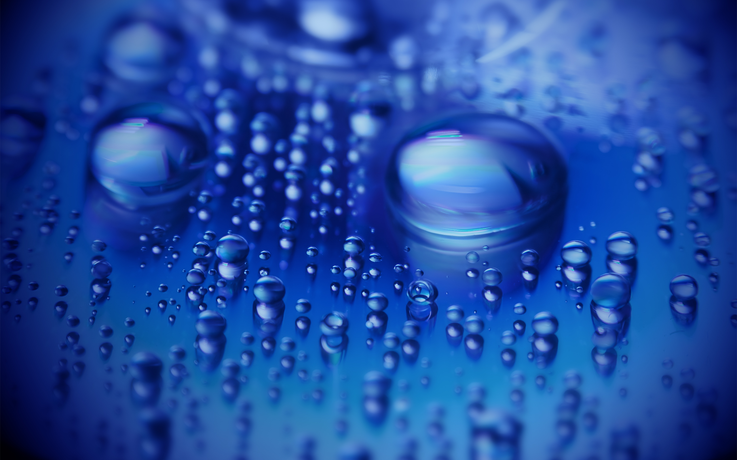 Wallpapers water drops smooth on the desktop
